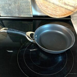 CIRCULON HARD ANODIZED NONSTICK 8.5 SKILET